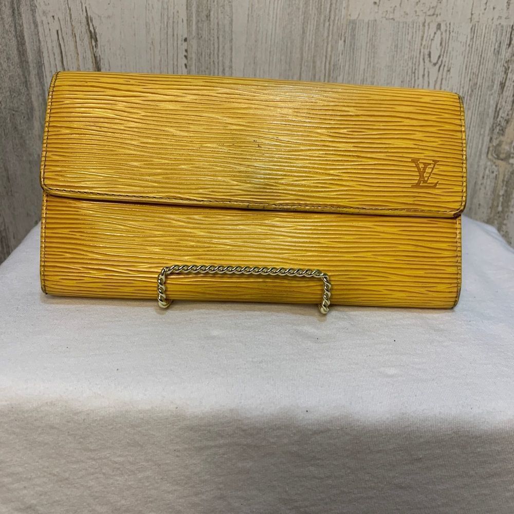 Louis Vuitton Epi Porte Feuille Sarah Leather Long Bifold Wallet /U4328